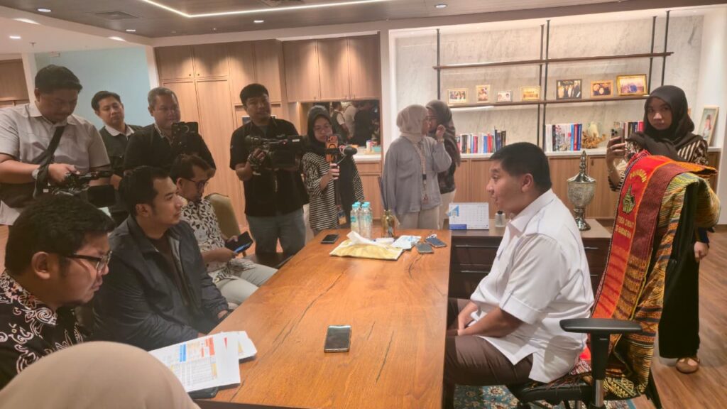 Menteri Perumahan dan Kawasan Permukiman (PKP) Maruarar Sirait menerima Ketua Umum BPP HIPMI, Ade Jona Prasetyo, untuk membahas penguatan kolaborasi dalam mendukung program perumahan nasional. Dok: HF.