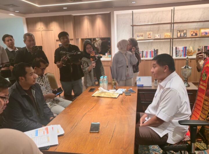 Menteri Perumahan dan Kawasan Permukiman (PKP) Maruarar Sirait menerima Ketua Umum BPP HIPMI, Ade Jona Prasetyo, untuk membahas penguatan kolaborasi dalam mendukung program perumahan nasional. Dok: HF.