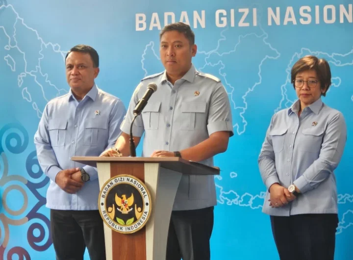Kepala BGN, Sudaryono (tengah), saat konferensi pers di Gedung BGN, Jakarta. Dok: Istimewa.