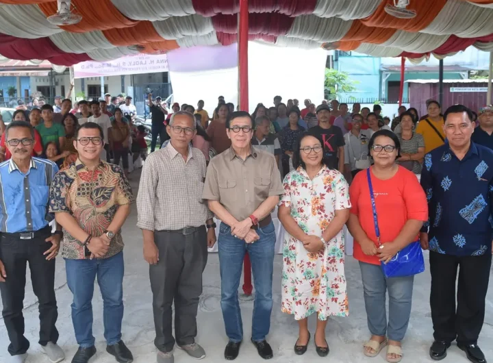 Anggota Komisi XIII DPR RI Prof. Yasonna H. Laoly berdialog langsung dengan masyarakat saat kunjungan kerja dan penyerapan aspirasi. Dok: Istimewa.