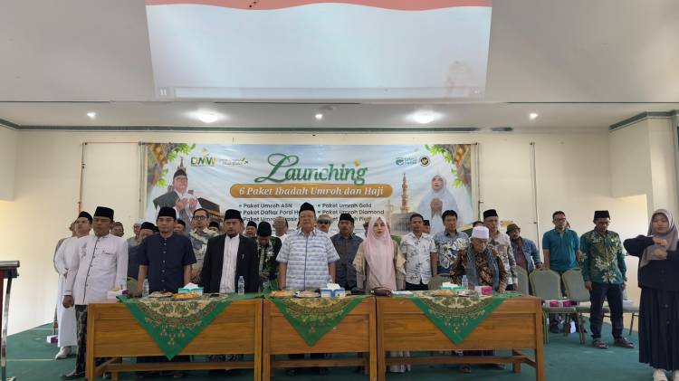Anggota DPR RI sekaligus Komisaris Utama PT Darul Ma’arif Wisata, H. Dedi Wahidi, saat menyampaikan pesan kepada masyarakat untuk tidak menunda niat menunaikan ibadah haji dan umrah dalam Sosialisasi Pembiayaan Haji dan Umrah di Indramayu Dok: Istimewa.