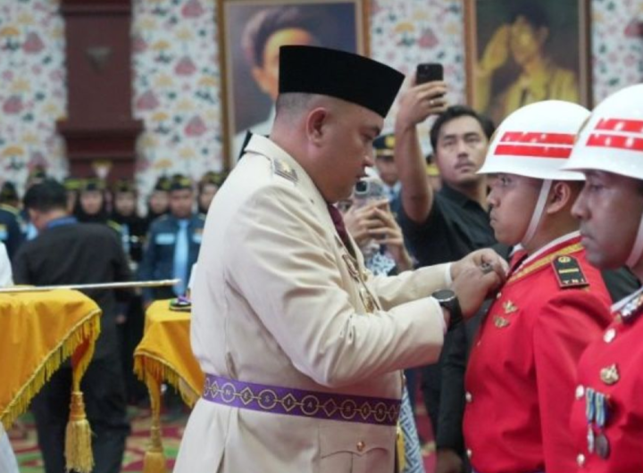 Bupati Bogor Rudy Susmanto mengukuhkan anggota Paskibraka Kabupaten Bogor di Aula Tegar Beriman, Cibinong, Bogor, Jawa Barat. Dok.Istimewa