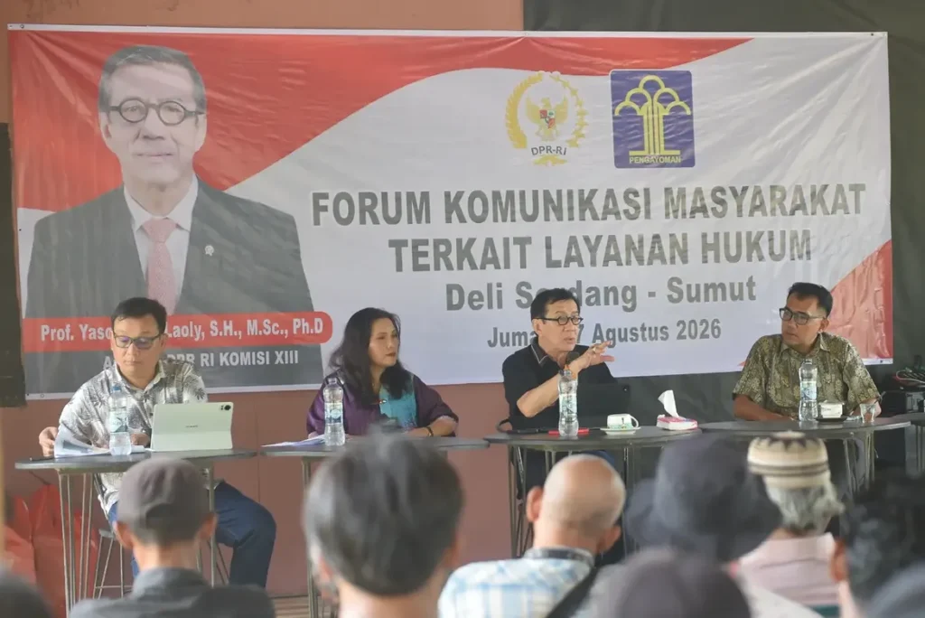 Anggota Komisi XIII DPR RI Prof. Yasonna H. Laoly saat menghadiri Forum Komunikasi Masyarakat Terkait Layanan Hukum di Deli Serdang, Sumatera Utara. Dok: Istimewa.