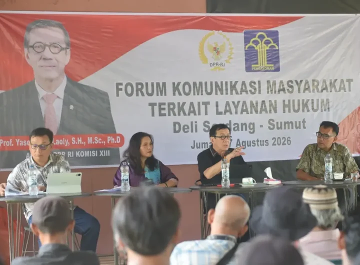 Anggota Komisi XIII DPR RI Prof. Yasonna H. Laoly saat menghadiri Forum Komunikasi Masyarakat Terkait Layanan Hukum di Deli Serdang, Sumatera Utara. Dok: Istimewa.