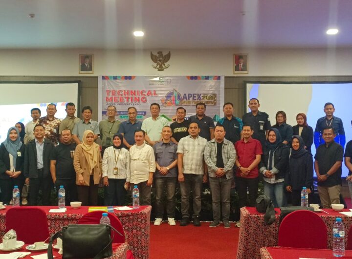 Ketua DPD APERSI Sulsel Yasser Latief bersama jajaran pengurus dan peserta APEX 2026 saat technical meeting di Makassar. Dok: Istimewa.
