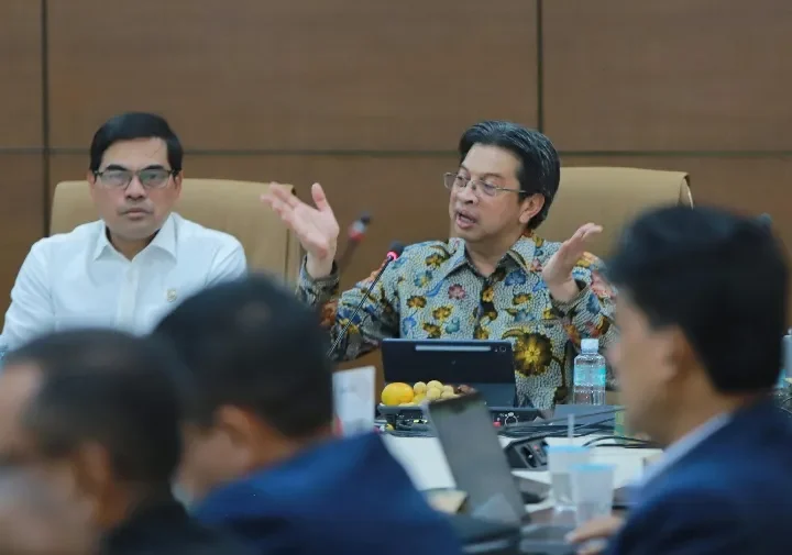 Staf Ahli Menteri Agama Bidang Hukum dan HAM Faisal Ali Hasyim saat memberikan kuliah umum di UIN Ar-Raniry Banda Aceh, Jumat (14/8/2026). Dok: Istimewa.