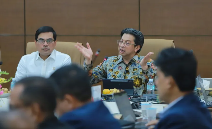 Staf Ahli Menteri Agama Bidang Hukum dan HAM Faisal Ali Hasyim saat memberikan kuliah umum di UIN Ar-Raniry Banda Aceh, Jumat (14/8/2026). Dok: Istimewa.
