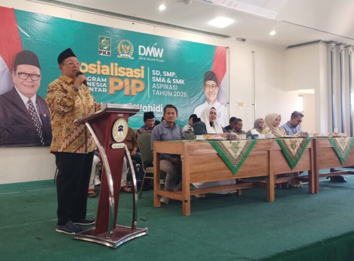 Dedi Wahidi menyosialisasikan Program Indonesia Pintar (PIP) Aspirasi 2026 di Indramayu sebagai bentuk komitmen memperluas akses pendidikan bagi siswa dari keluarga kurang mampu. Dok: Istimewa.