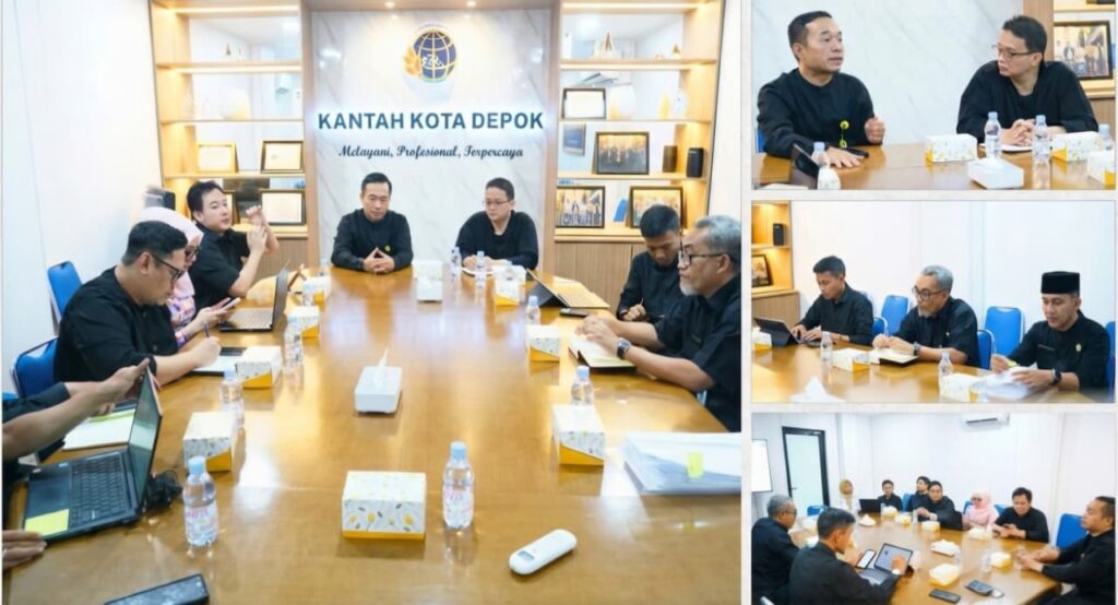 epala Kantor Pertanahan Kota Depok Budi Jaya memimpin rapat koordinasi bersama jajaran BKD Kota Depok untuk mempercepat pendaftaran dan penguatan legalitas aset tanah milik Pemkot Depok. Dok: Istimewa.