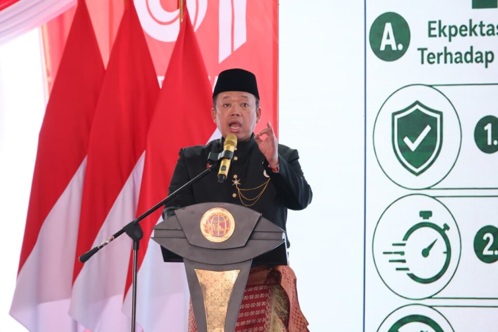 Menteri ATR/Kepala BPN Nusron Wahid saat menyampaikan paparan dalam peluncuran Transformasi Layanan dan Organisasi ATR/BPN di Kantor Pertanahan Kota Administrasi Jakarta Barat. Dok: ATR/BPN.