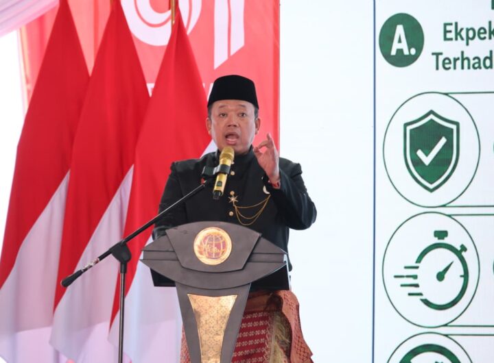Menteri ATR/Kepala BPN Nusron Wahid saat menyampaikan paparan dalam peluncuran Transformasi Layanan dan Organisasi ATR/BPN di Kantor Pertanahan Kota Administrasi Jakarta Barat. Dok: ATR/BPN.