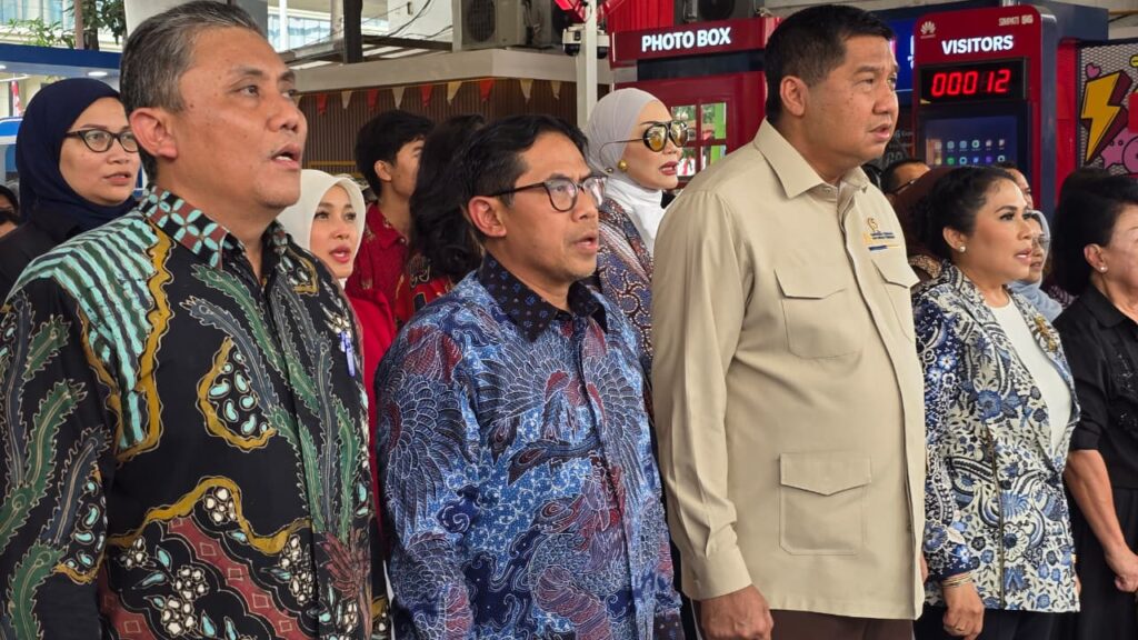 Menteri PKP Maruarar Sirait (dua dari kanan) bersama Shinta Maruarar Sirait (pojok kanan), Komisioner BP Tapera Heru Pudyo Nugroho (kiri), dan Direktur Consumer Banking BRI Haris Hartanto (dua dari kiri) saat menghadiri acara Pesona Merdeka 2026 di M Bloc Space.