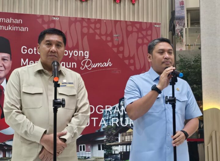 Menteri Perumahan dan Kawasan Permukiman (PKP) Maruarar Sirait (kiri) bersama Kepala Badan Gizi Nasional (BGN) Sudaryono (kanan) saat memberikan keterangan kepada awak media usai pertemuan di Kantor Kementerian PKP, Jakarta, Rabu (19/8/2026).