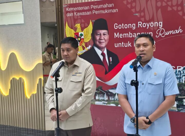 Kepala Badan Gizi Nasional (BGN) Sudaryono (kanan) bersama Menteri Perumahan dan Kawasan Permukiman (PKP) Maruarar Sirait (kiri) saat memberikan keterangan kepada awak media di Kantor Kementerian PKP, Jakarta, Rabu (19/8/2026).