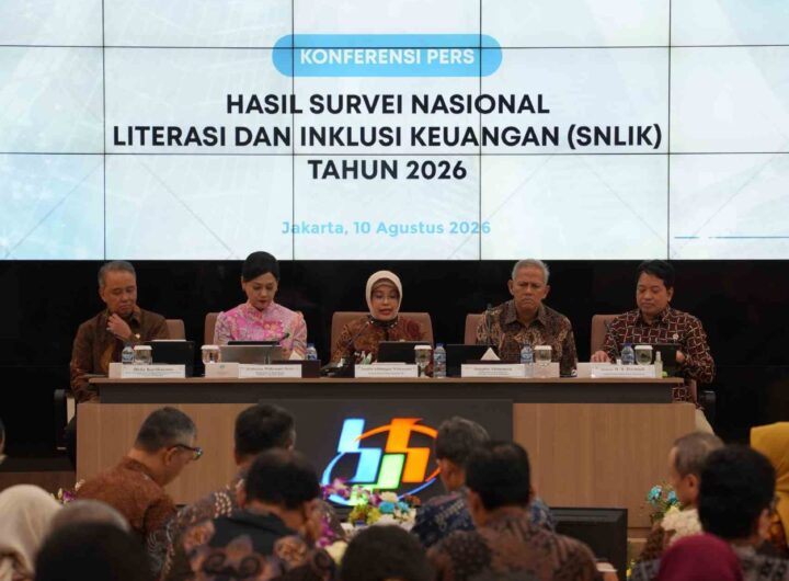 Kepala BPS RI Amalia Adininggar Widyasanti memaparkan hasil Survei Nasional Literasi dan Inklusi Keuangan (SNLIK) 2026 di Kantor BPS, Jakarta, Senin (10/8/2026). Dok: Istimewa.