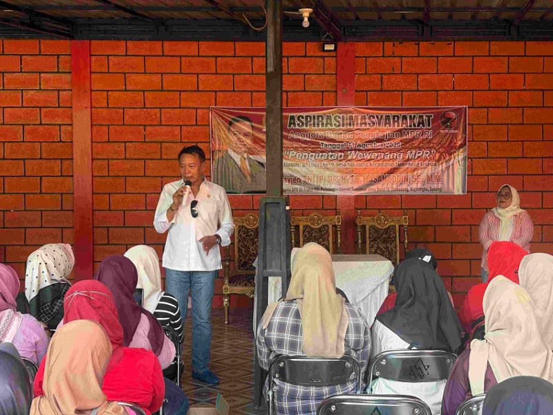 Anggota Komisi I DPR RI TB Hasanuddin saat mengikuti kegiatan aspirasi masyarakat MPR RI di Sumedang, Jawa Barat. Dok. Istimewa.