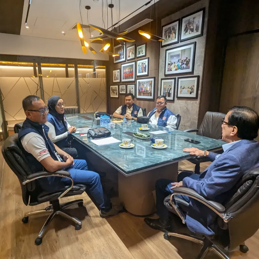 Anggota Komisi XIII DPR RI Yasonna Hamonangan Laoly menerima perwakilan Garda Anti Teror DC Pinjol Indonesia (GADPI). Dok: Istimewa.