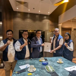 Anggota Komisi XIII DPR RI Yasonna Laoly menerima aspirasi Garda Anti Teror DC Pinjol Indonesia (GADPI) terkait persoalan penagihan pinjaman online di Jakarta, Jumat (4/9/2026). Dok: Istimewa.