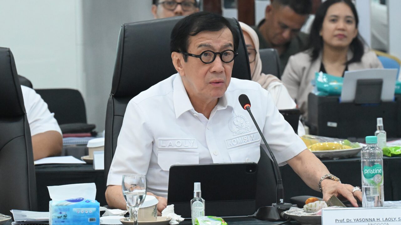 Anggota Komisi XIII DPR RI Yasonna H. Laoly saat mengikuti kunjungan kerja Panja Penyusunan RUU Profesi Kurator di Medan, Sumatera Utara. Dok: Istimewa.