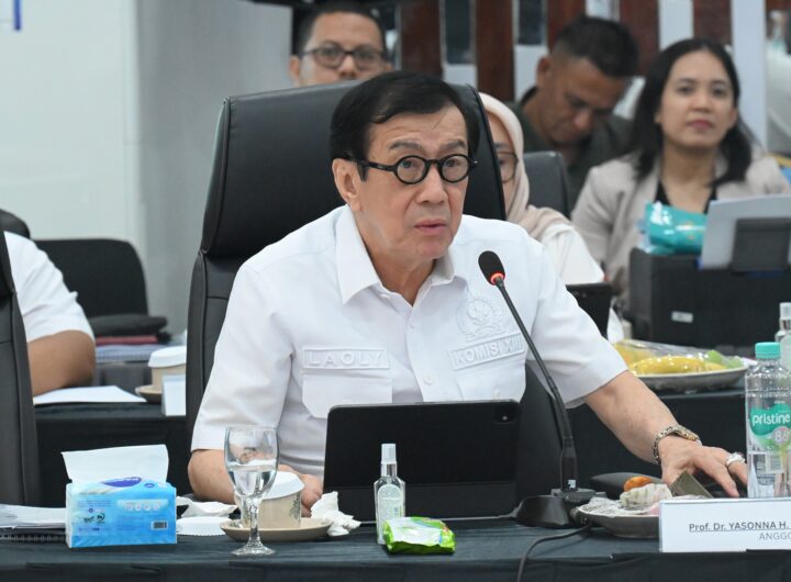 Anggota Komisi XIII DPR RI Yasonna H. Laoly saat mengikuti kunjungan kerja Panja Penyusunan RUU Profesi Kurator di Medan, Sumatera Utara. Dok: Istimewa.