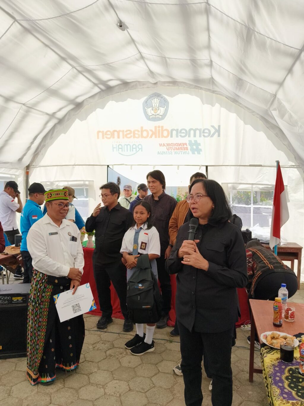 Wakil Ketua Komisi X DPR RI My Esti Wijayati memantau langsung kondisi sekolah terdampak gempa bumi di Kabupaten Manggarai, Nusa Tenggara Timur (NTT).