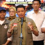 Kepala BNPB Letjen TNI Dr. Suharyanto memberikan keterangan pers usai Rapat Koordinasi Penanggulangan Kebakaran Hutan dan Lahan (Karhutla) Provinsi Sumatera Selatan.