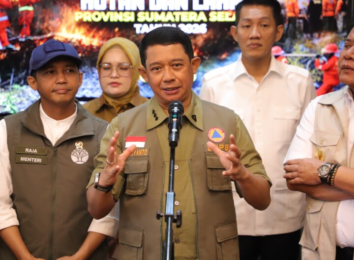 Kepala BNPB Letjen TNI Dr. Suharyanto memberikan keterangan pers usai Rapat Koordinasi Penanggulangan Kebakaran Hutan dan Lahan (Karhutla) Provinsi Sumatera Selatan.