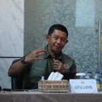 Kepala BNPB Letjen TNI Dr. Suharyanto memimpin rapat koordinasi teknis penanganan kebakaran hutan dan lahan (karhutla) di Provinsi Jambi. Dok: Istimewa.