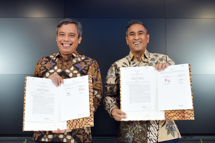 Direktur Utama BTN Nixon LP Napitupulu (kiri) bersama Direktur Utama ID FOOD Ghimoyo saat penandatanganan nota kesepahaman (MoU) terkait pemanfaatan layanan perbankan dan pengembangan ekosistem pangan di Menara 2 BTN.