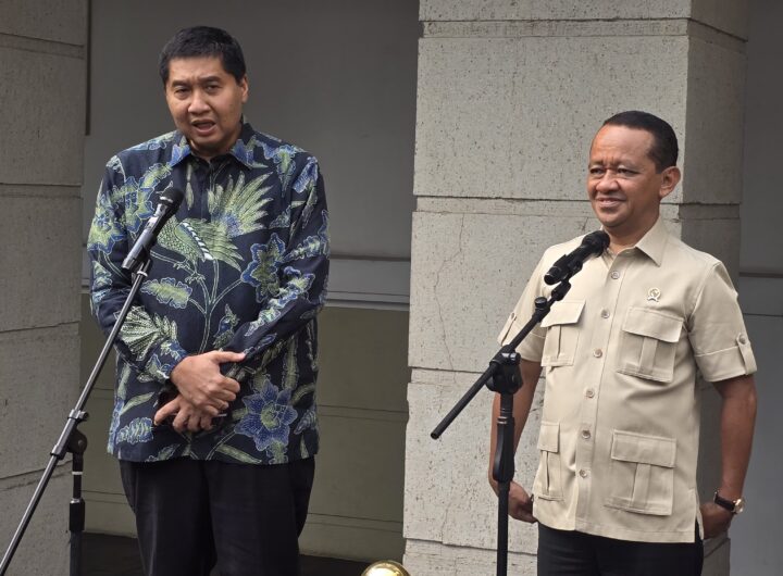 Menteri PKP Maruarar Sirait (kiri) bersama Menteri ESDM sekaligus Menko Bidang Hilirisasi dan Transisi Energi Bahlil Lahadalia (kanan).