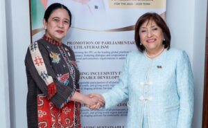 Ketua DPR RI Puan Maharani bertemu Ketua Parlemen Azerbaijan Sahiba Gafarova di sela-sela Sidang Umum IPU ke-153 di Arusha, Tanzania. Dok: Istimewa.